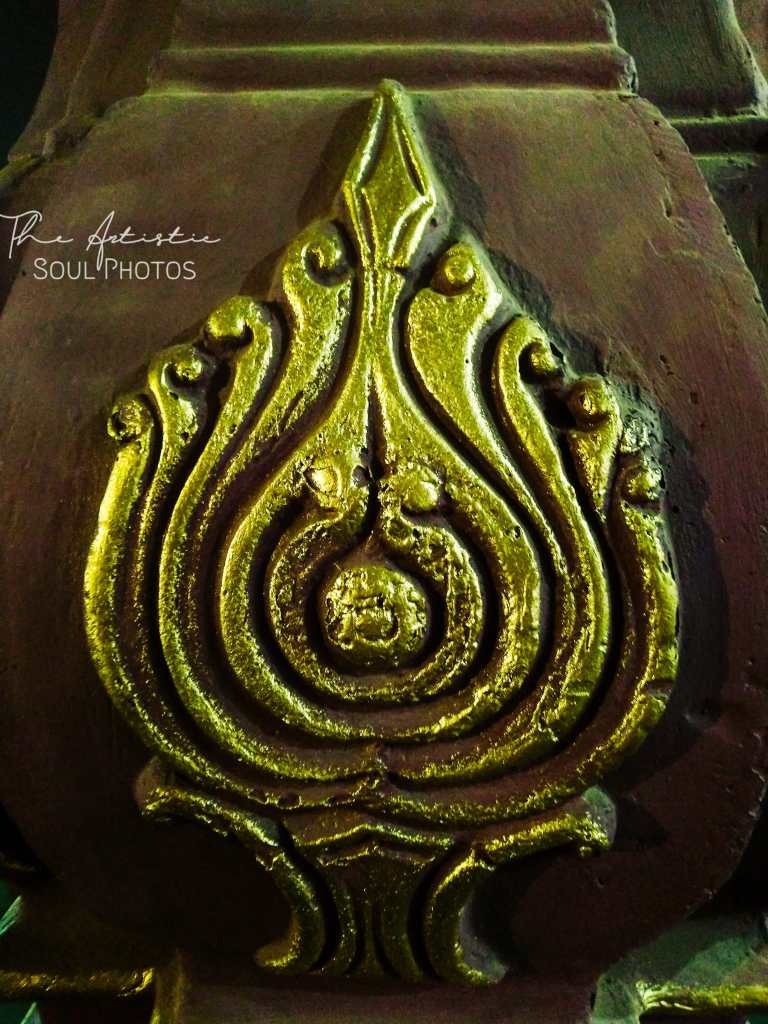 A beautiful golden floral design