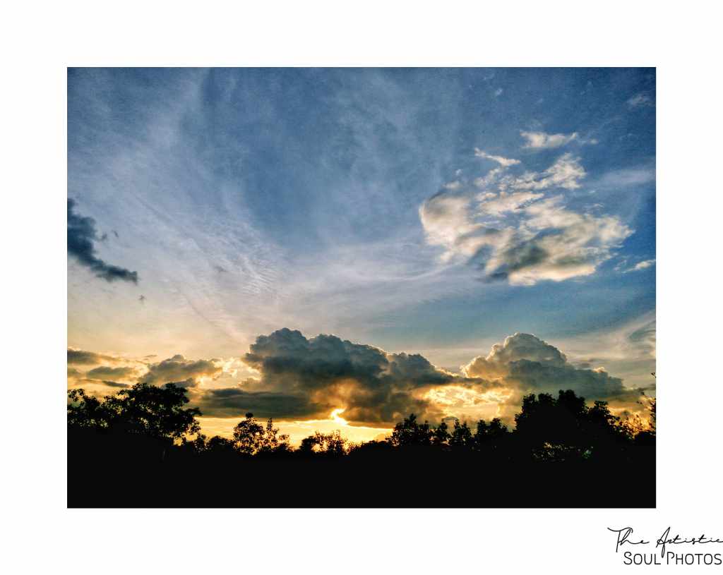 An stunning and unique cloud formation during twilight hour